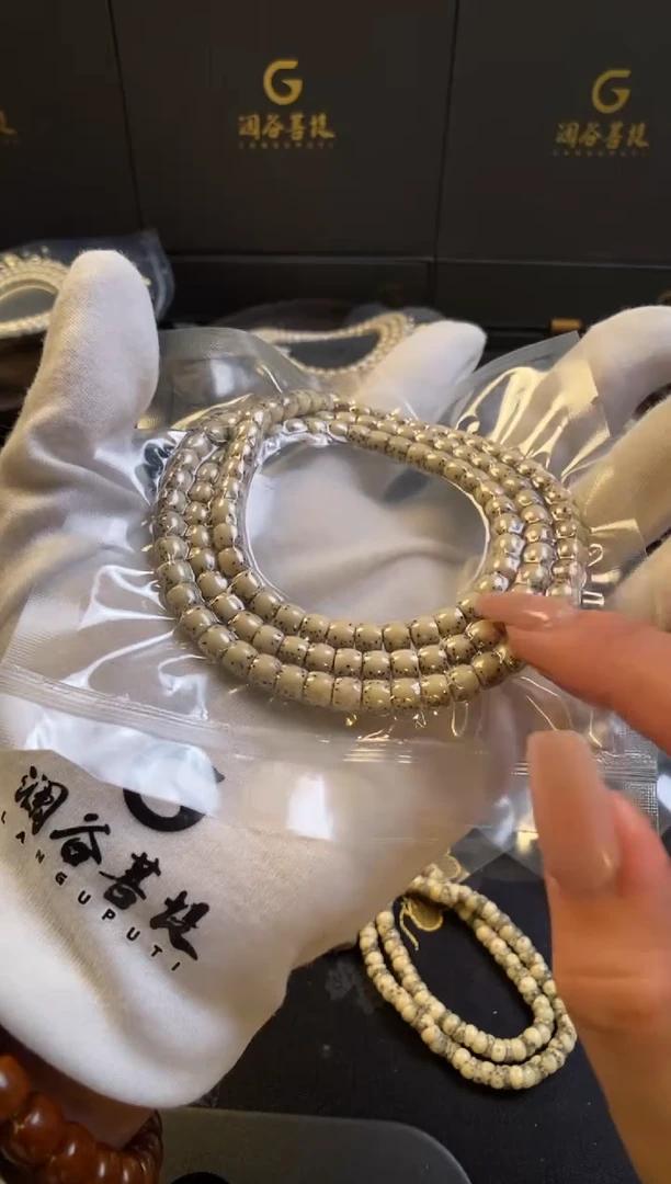 手串星月菩提6*5直切灰糯河豚108