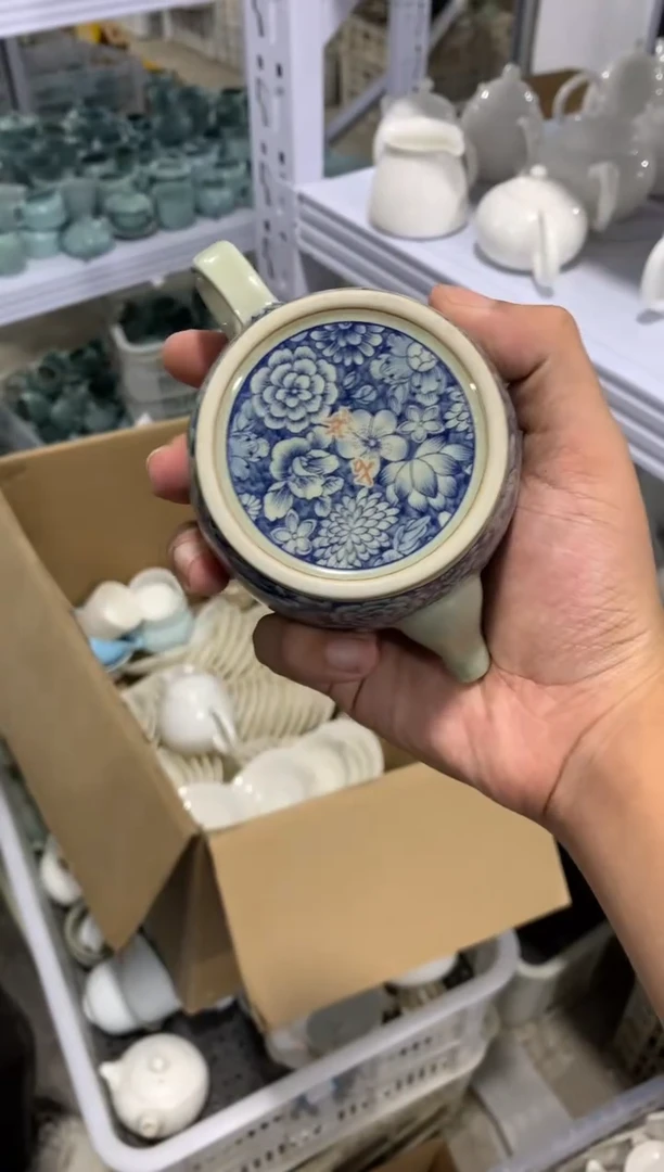 1茶壶、盖碗、主人杯、客杯（轻轻微瑕介意勿拍）