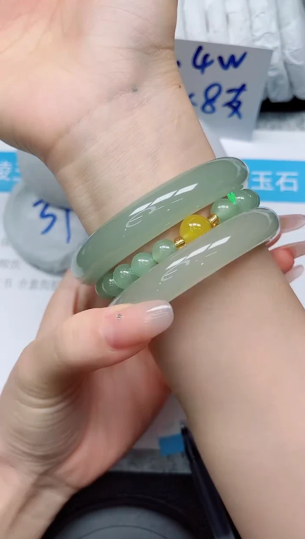 未镶嵌手镯石英质玉105-64
