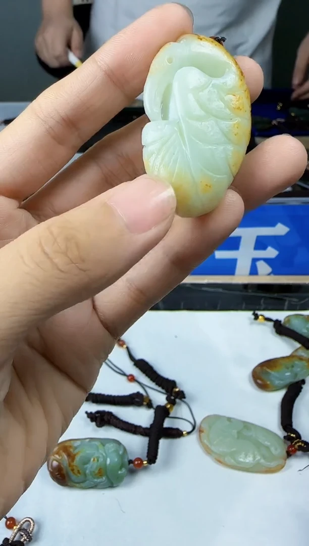 和田玉未镶嵌颈饰1