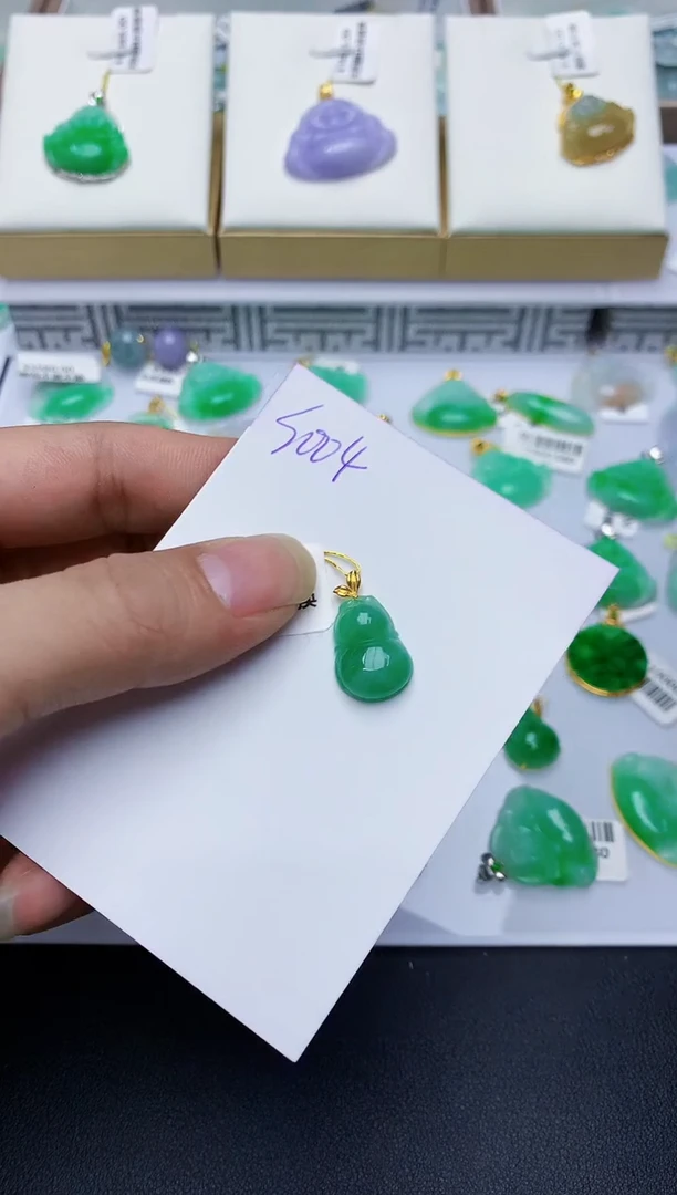 翡翠18K金镶嵌颈饰0000000000