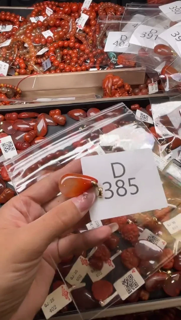 南红玛瑙未镶嵌珠宝奇石D385