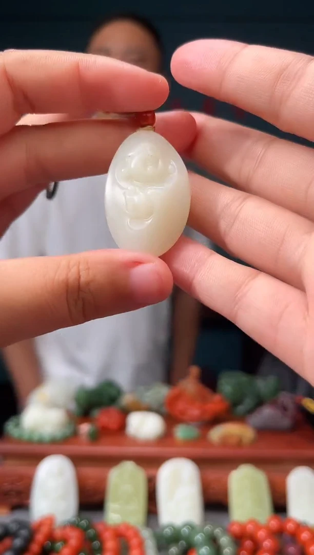 和田玉未镶嵌颈饰吊坠