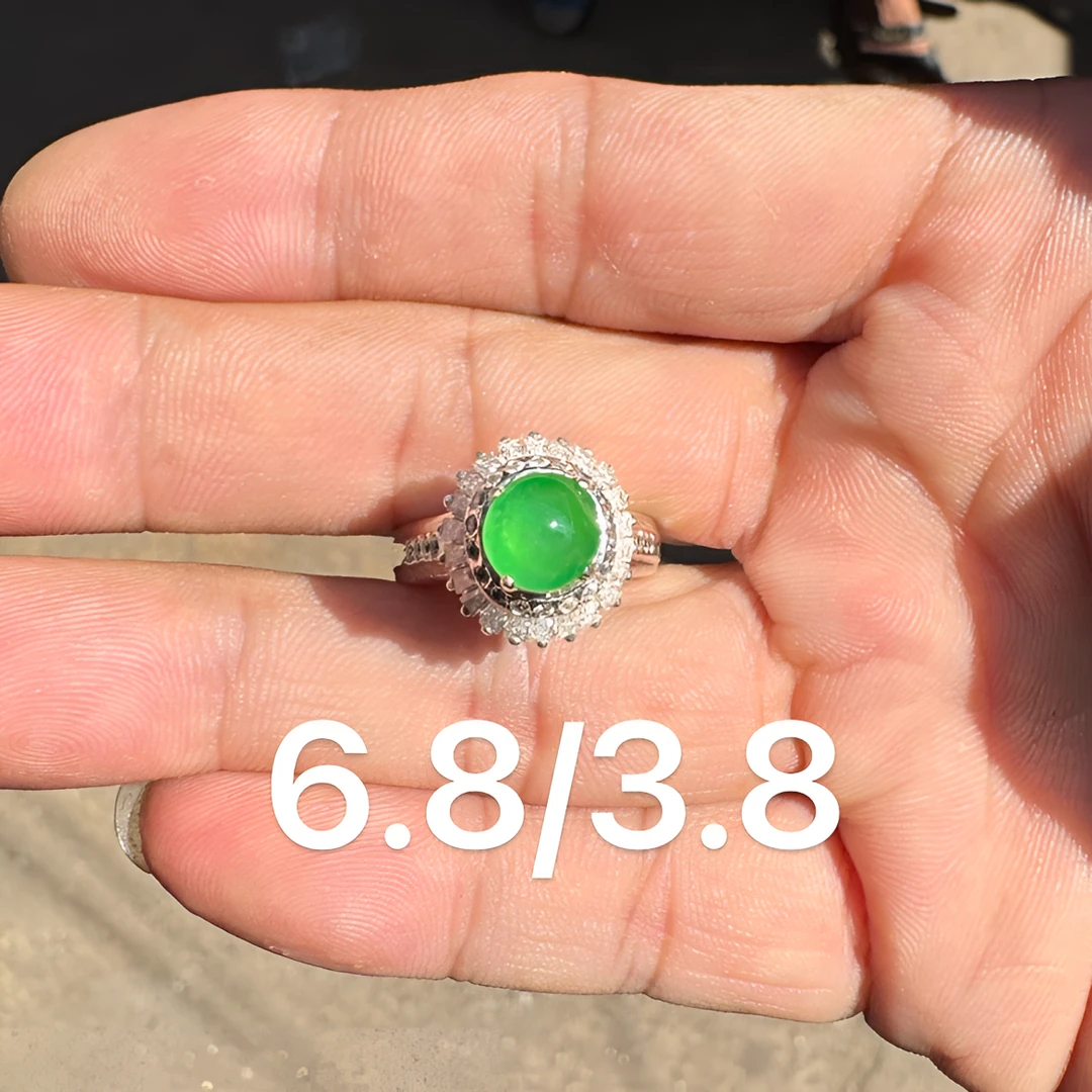 1227(小哪吒在源头)高冰种翡翠正圆黄阳绿戒面干净饱满荧光足M120