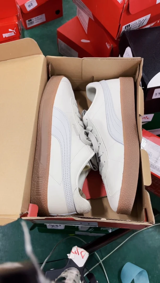 彪马时尚休闲运动鞋40.5M   YY3