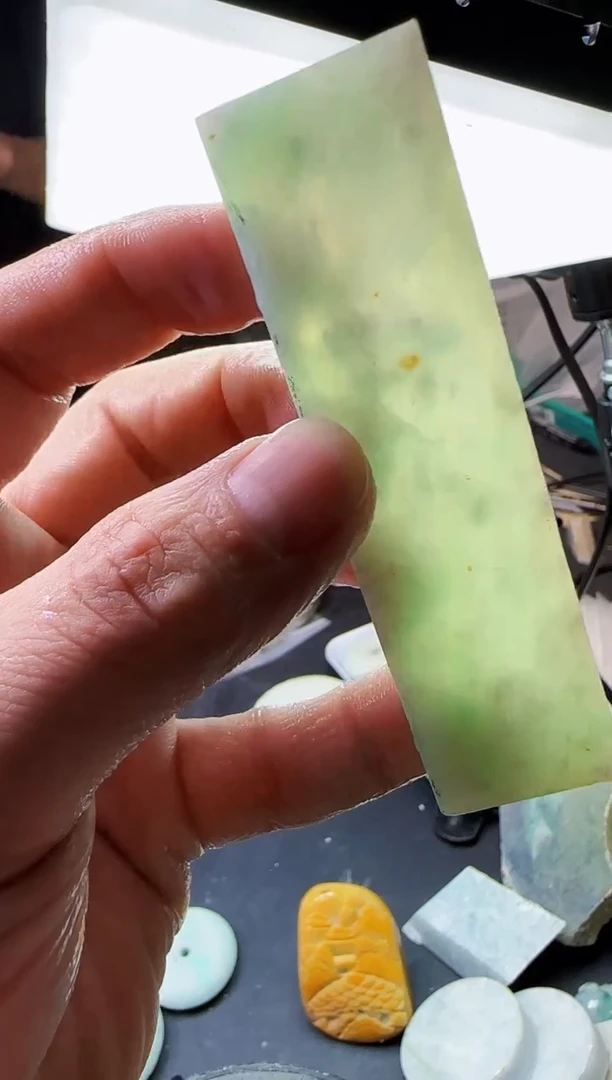 翡翠挂件未镶嵌084翡翠
