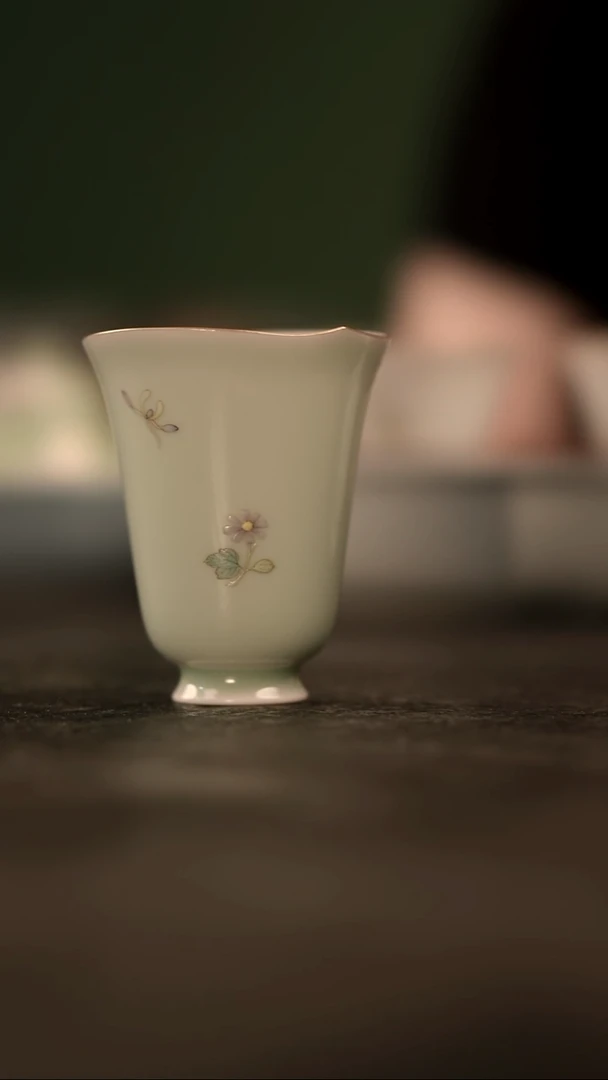 粉青落香葵口闻香杯