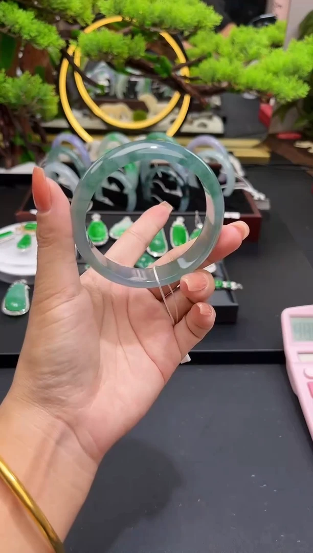 未镶嵌手镯翡翠手镯