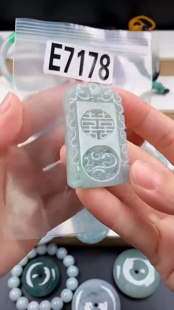 颈饰未镶嵌翡翠天然翡翠吊坠挂件