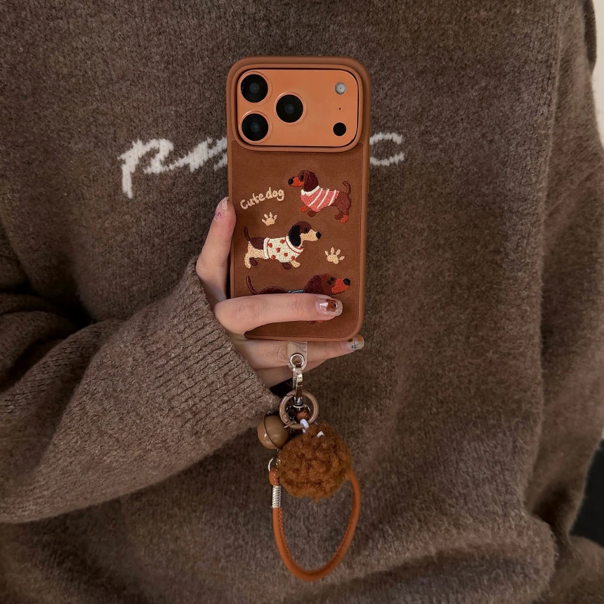 绒布刺绣可爱腊肠狗适用iPhone17ProMax手机壳苹果16挂绳15/14/13