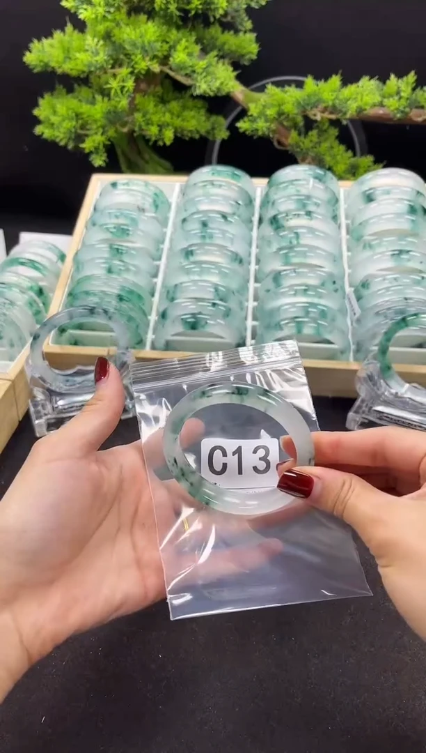 【闪购商品】石英岩玉手镯未镶嵌C13