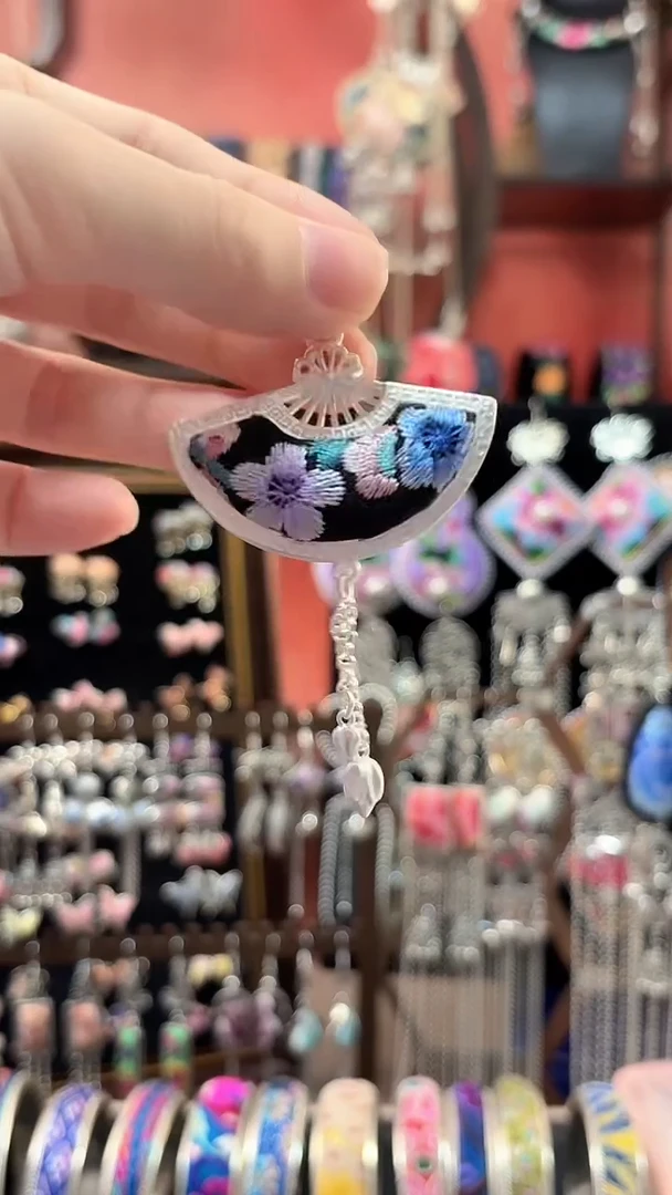 织绣 云织谣民族风精美饰品   166