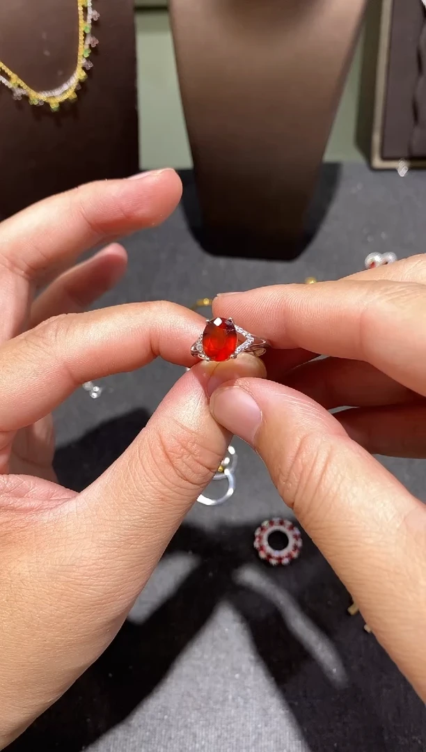 银S925镶嵌戒指石榴石（芬达石）戒指