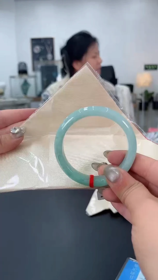 【闪购商品】翡翠手镯未镶嵌天然翡翠A货