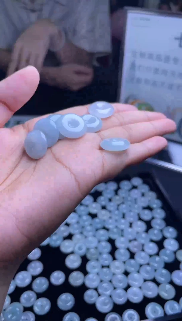 翡翠未镶嵌颈饰平安扣挂件