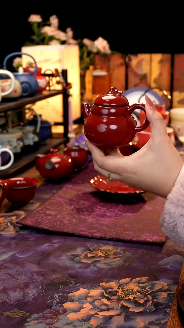 故宫红葫芦手把壶·········