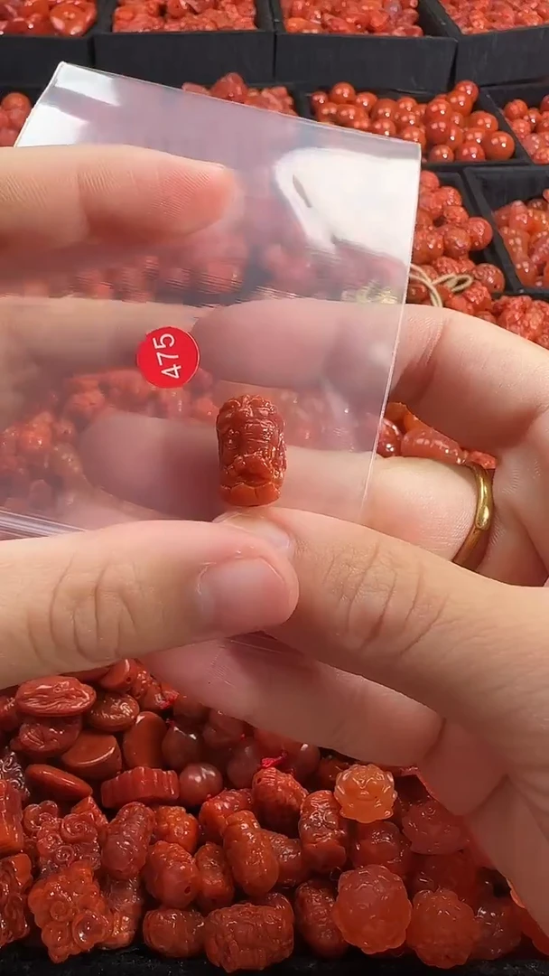 颈饰未镶嵌南红玛瑙1