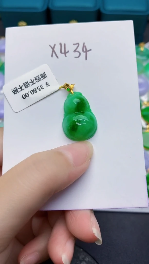 颈饰18K金镶嵌翡翠缅甸天然翡翠A货