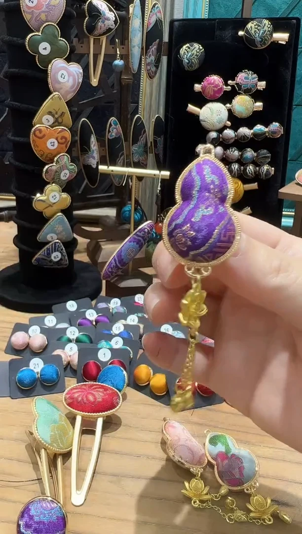 【闪购商品】【孤品车2.20】紫金八达葫芦胸针