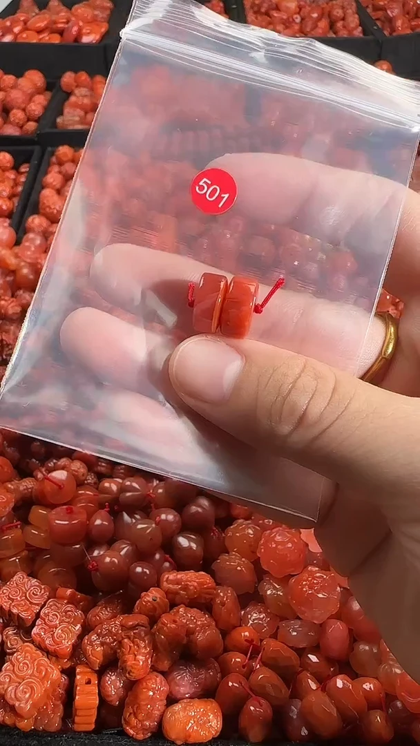 颈饰未镶嵌南红玛瑙1