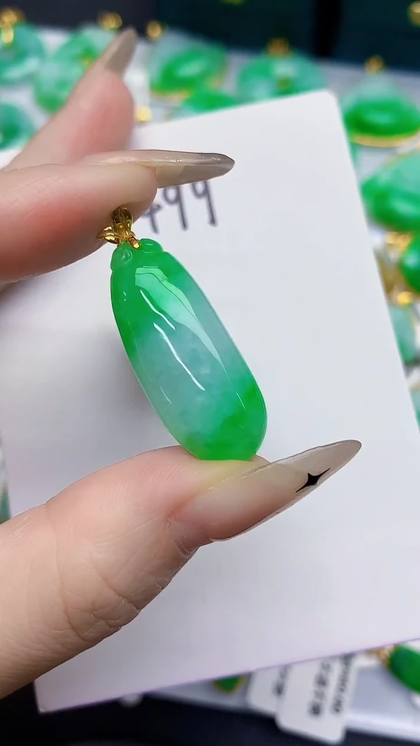 颈饰18K金镶嵌翡翠缅甸天然翡翠A货