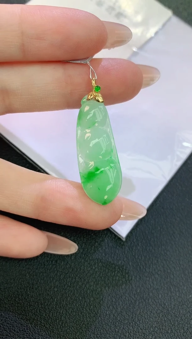 颈饰18K金镶嵌翡翠赠礼盒证书 麦麦