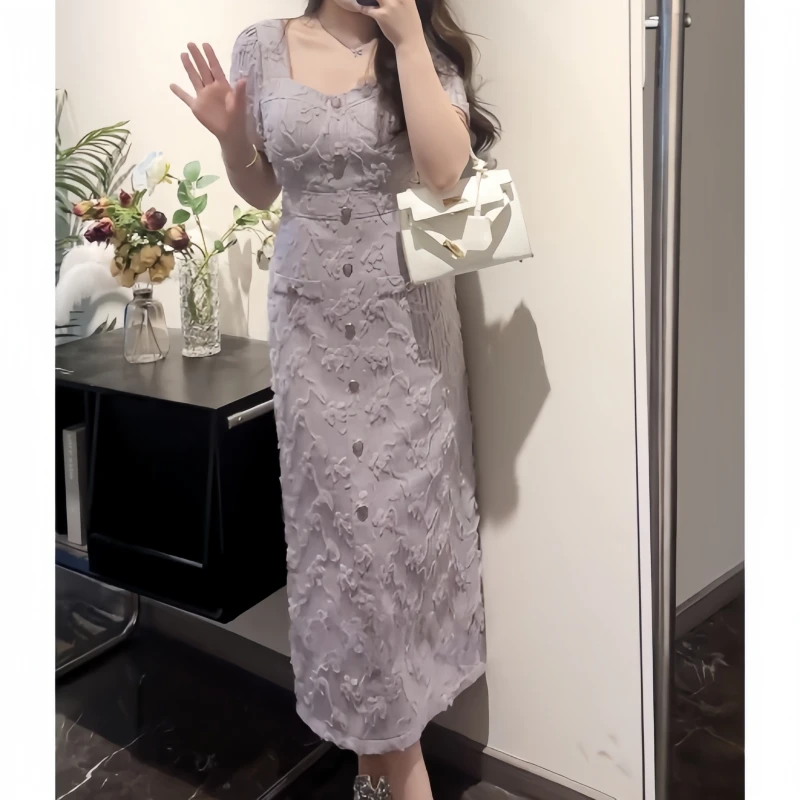 初秋时尚设计感刺绣桃心领赫本风连衣裙短袖收腰显瘦法式风连衣裙