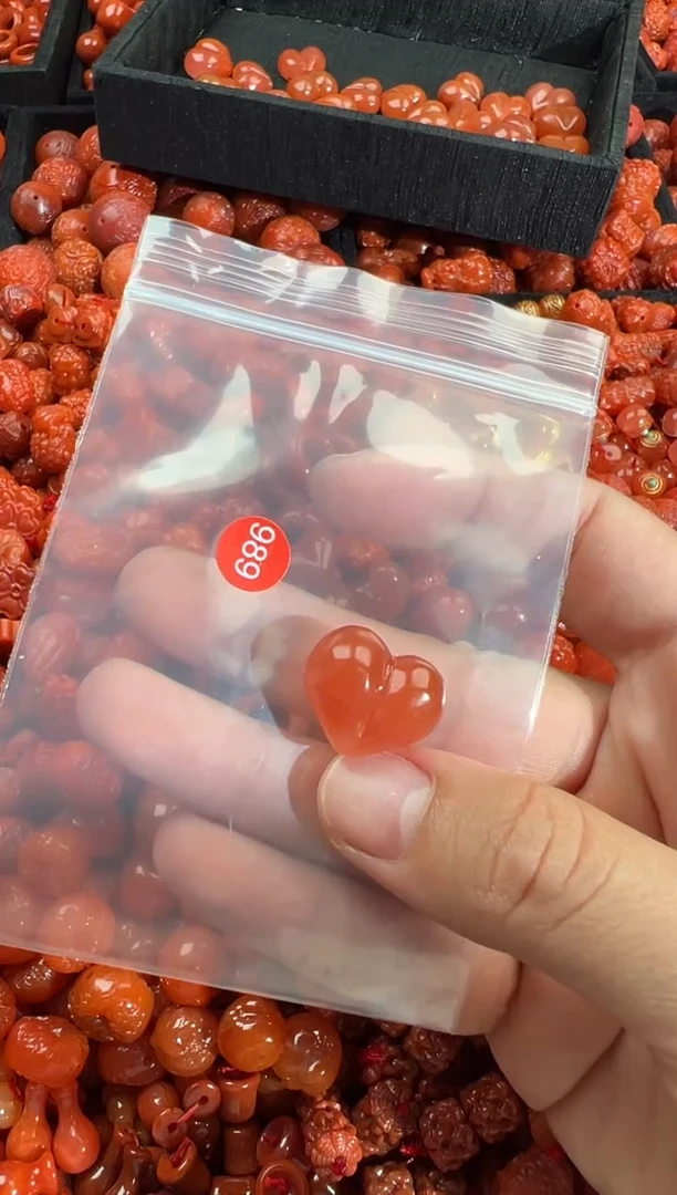 南红玛瑙未镶嵌颈饰翻****图1