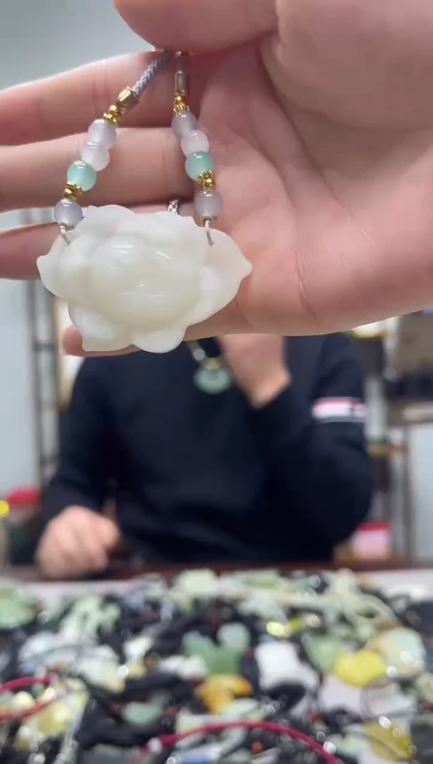 未镶嵌岫玉吊坠·