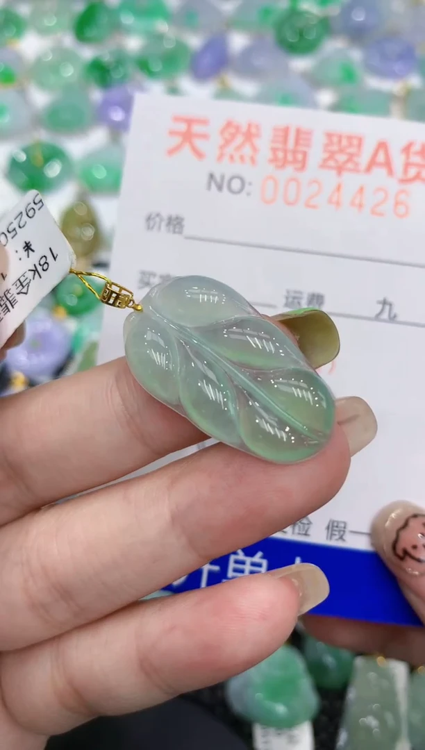 翡翠18K金镶嵌颈饰111111111111