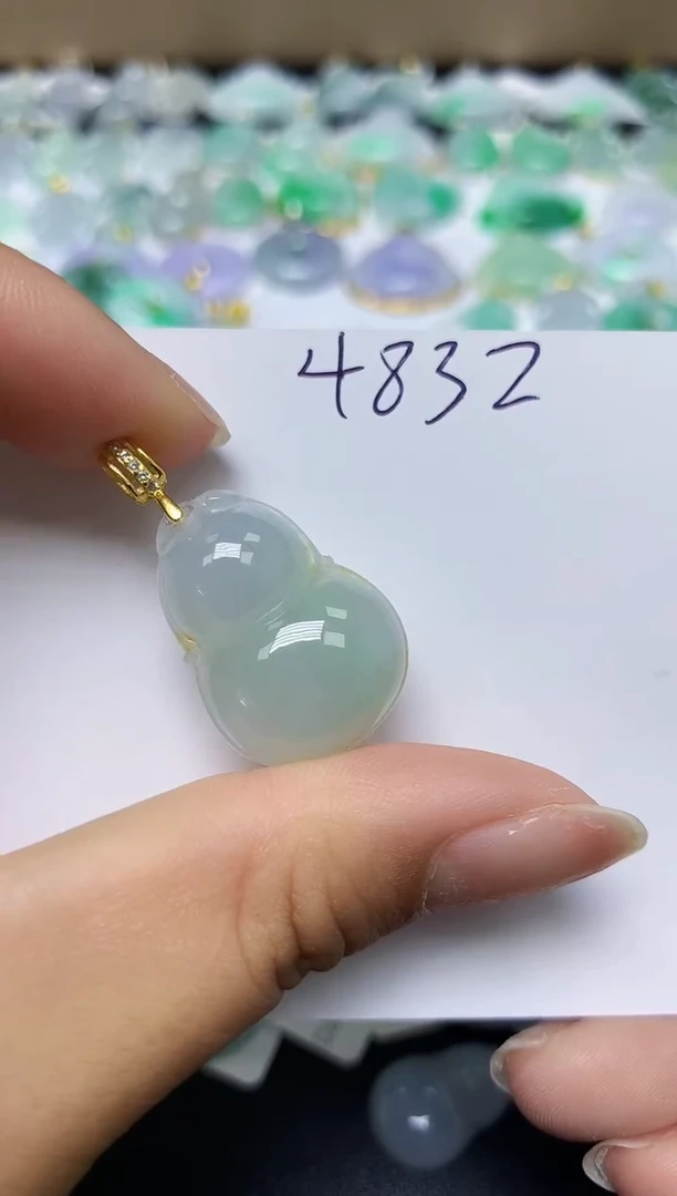 翡翠未镶嵌颈饰 天然缅甸翡翠A货