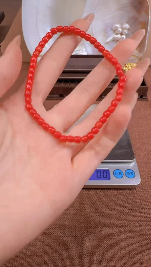 【闪购商品】树脂制品红色小米珠发其一