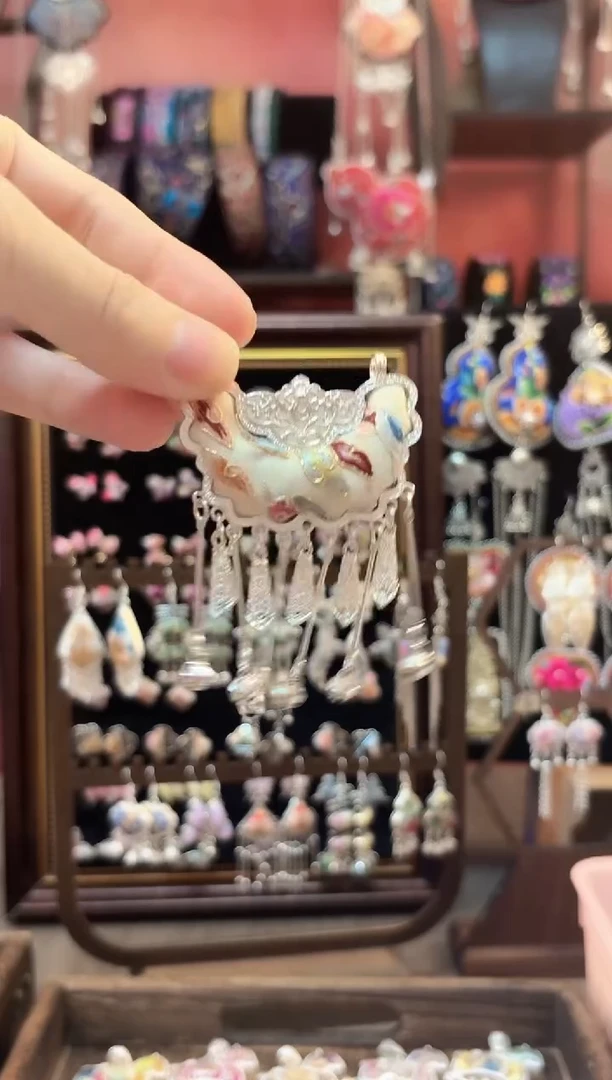 织绣云织谣民族风精美饰品   438