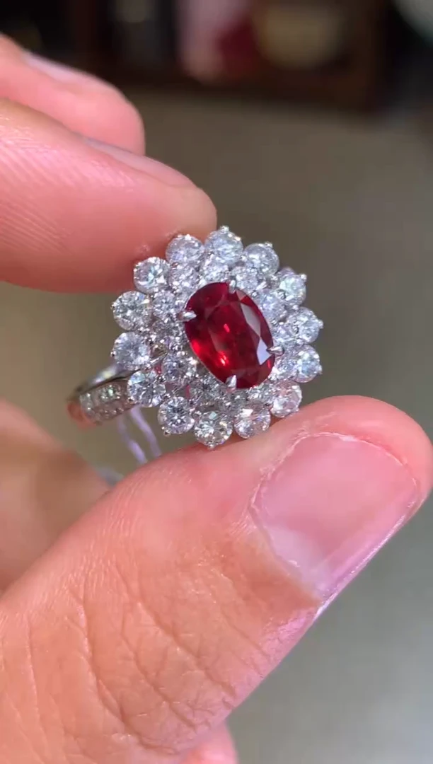 18K金镶嵌戒指红宝石1.02CT