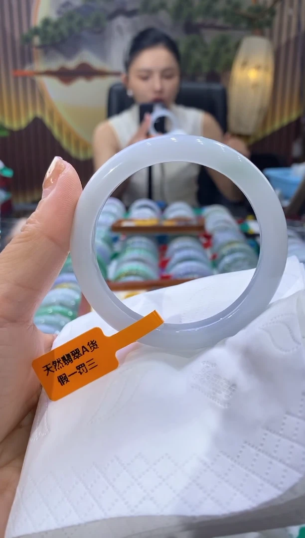 翡翠手镯未镶嵌多人09044