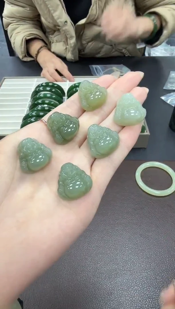 颈饰未镶嵌和田玉多样性发其一ly厚底佛公颜色随机