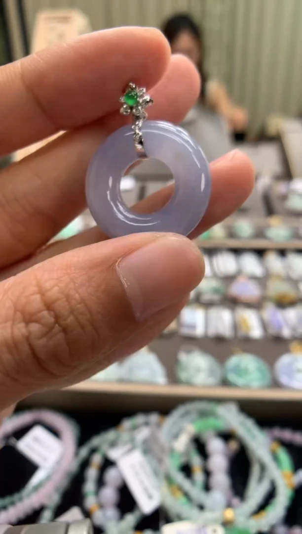 翡翠18K金镶嵌颈饰甜甜圈