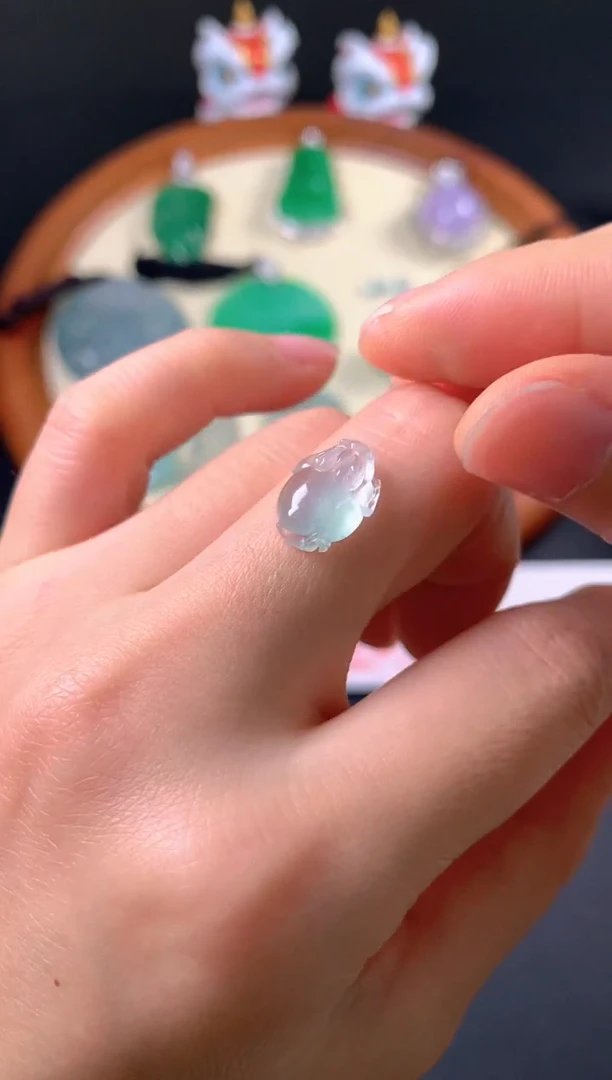 未镶嵌定制翡翠我***?裸玉（客户意向镶嵌）