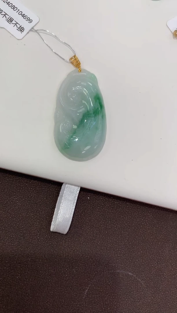 翡翠18K金镶嵌吊坠(赠链)天然缅甸a货翡翠