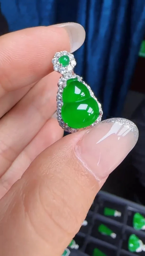 未镶嵌定制翡翠翡翠吊坠68