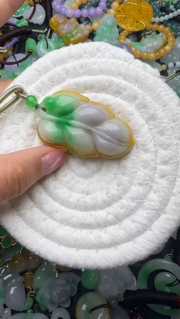 颈饰未镶嵌翡翠缅甸翡翠吊坠