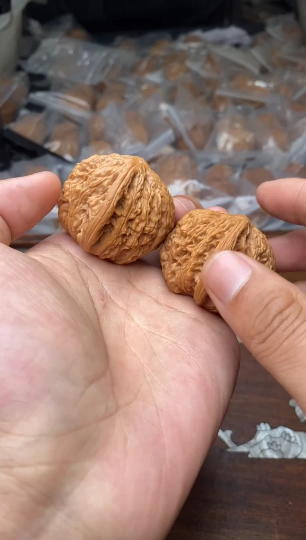 【闪购商品】文玩核桃把件A46号41尺绣球