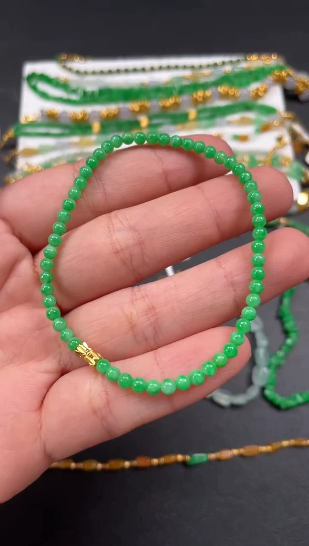 套链18K金镶嵌翡翠一条   P385