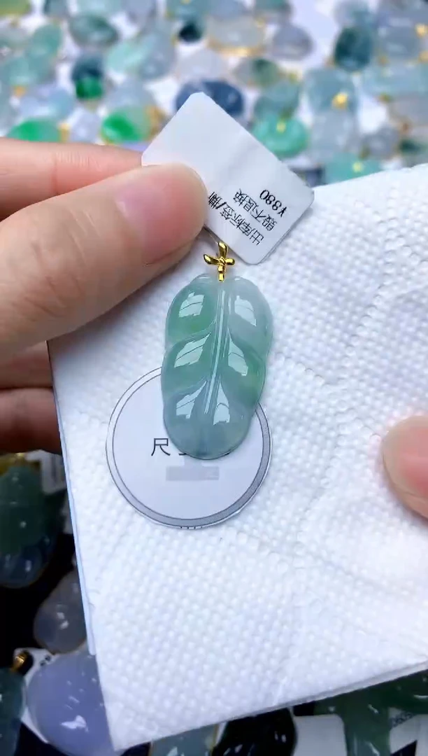 颈饰18K金镶嵌翡翠天然A货翡翠