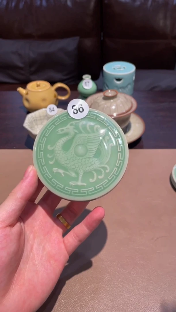 86窑承青瓷神兽盖置