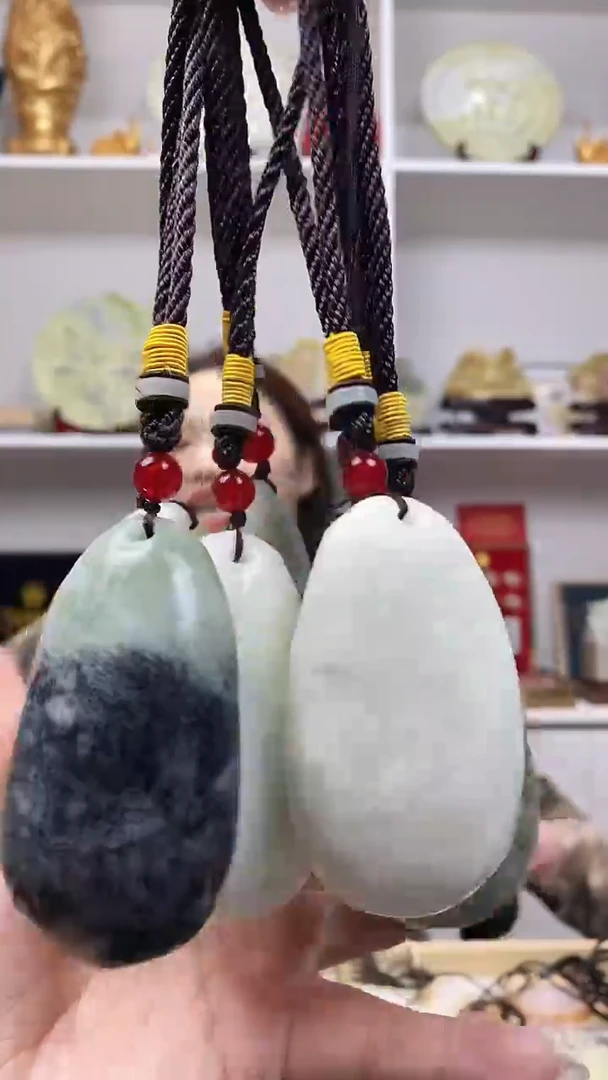 未镶嵌岫玉手把  多样性发其中之一