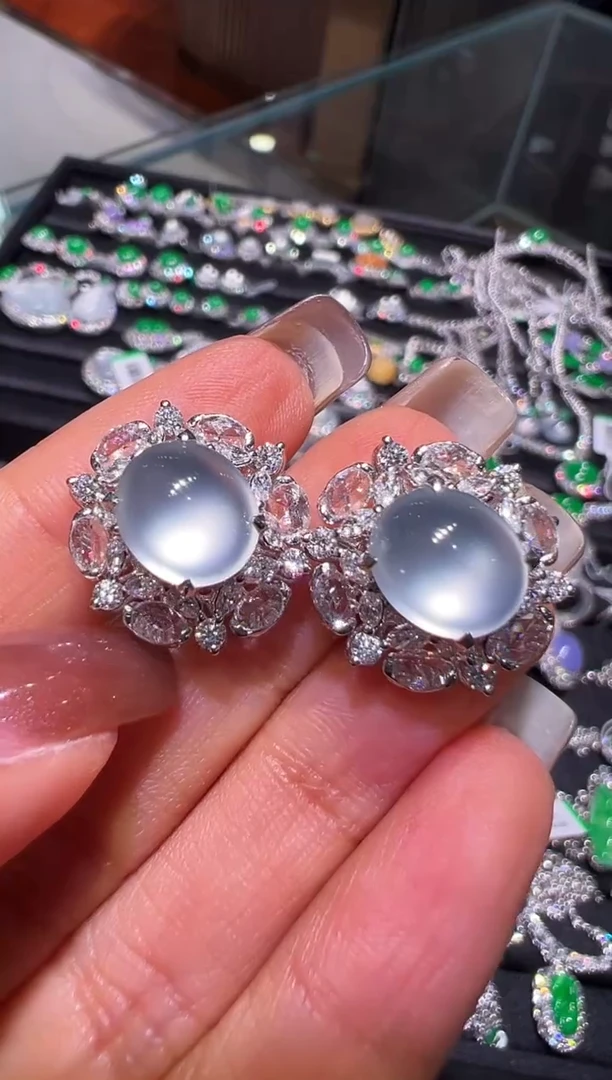 18K金镶嵌翡翠耳饰翡翠