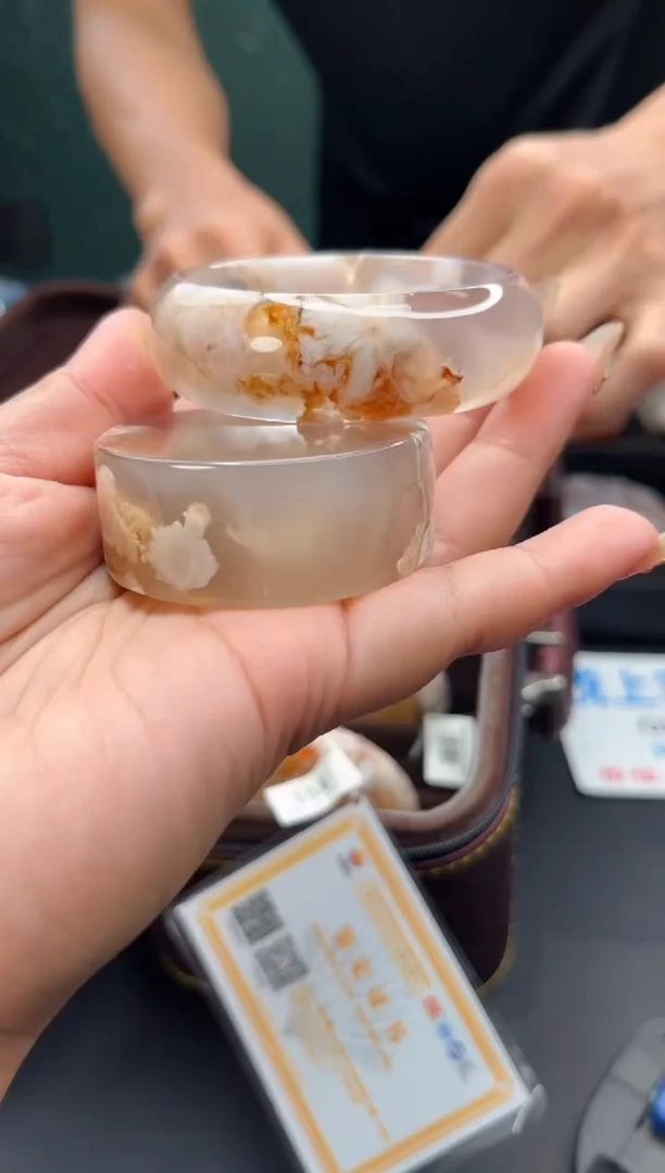 未镶嵌手镯石英质玉（53圈口）赠送镯心