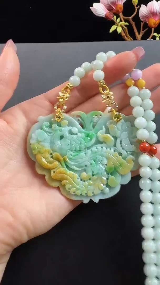 颈饰未镶嵌翡翠凤穿牡丹