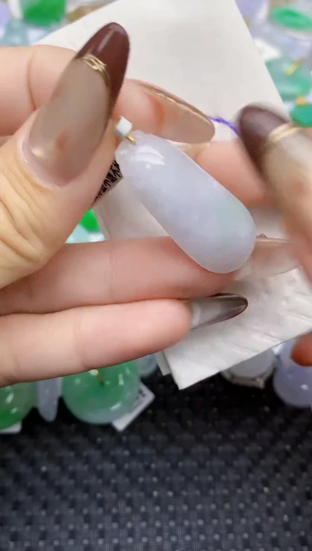 颈饰18K金镶嵌翡翠   天然翡翠A货  百元以上9米证书费自理